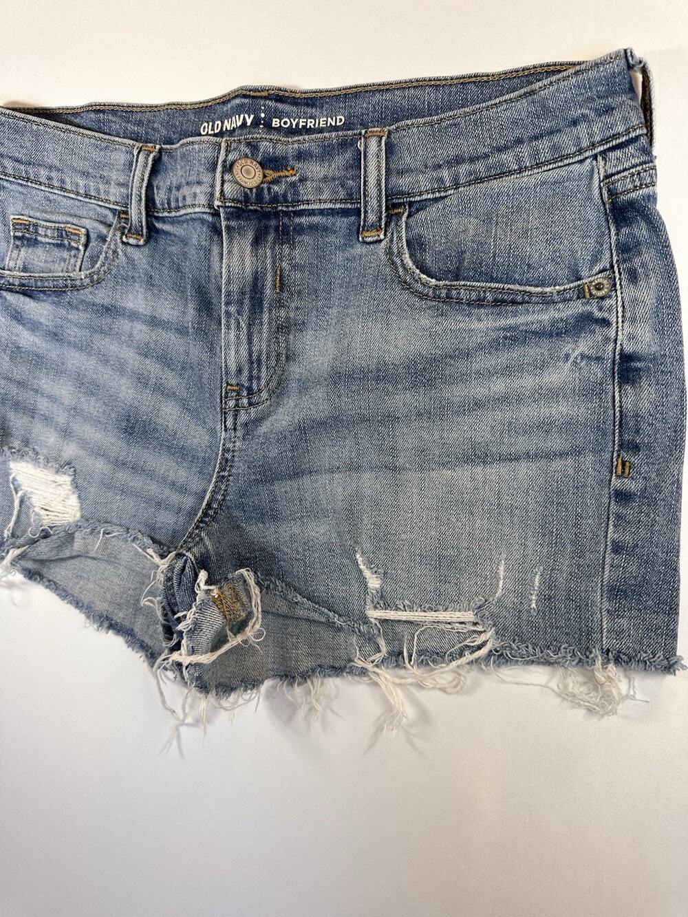 Old Navy Boyfriend Distressed Denim Shorts Women’s Size 4 Light Wash Raw Hem